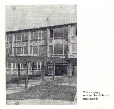 eroffnung-volksschule-1963- -verbindungsgang_400